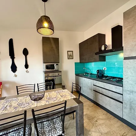 Sea View Apartment *